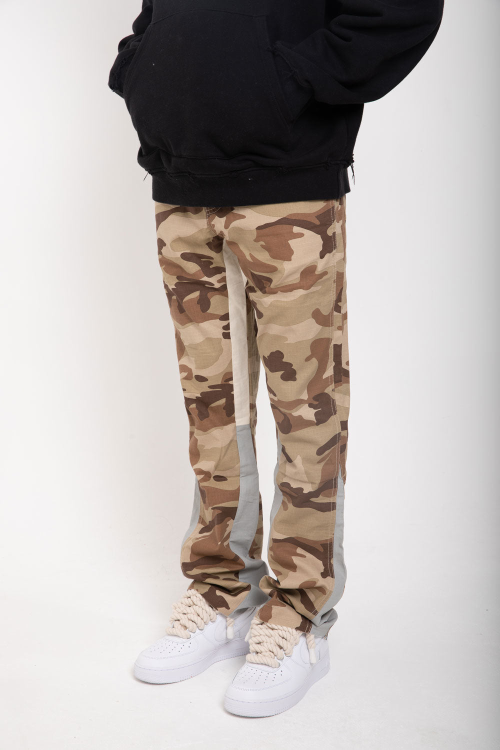 Amicci Baggio Camo Flare Pants